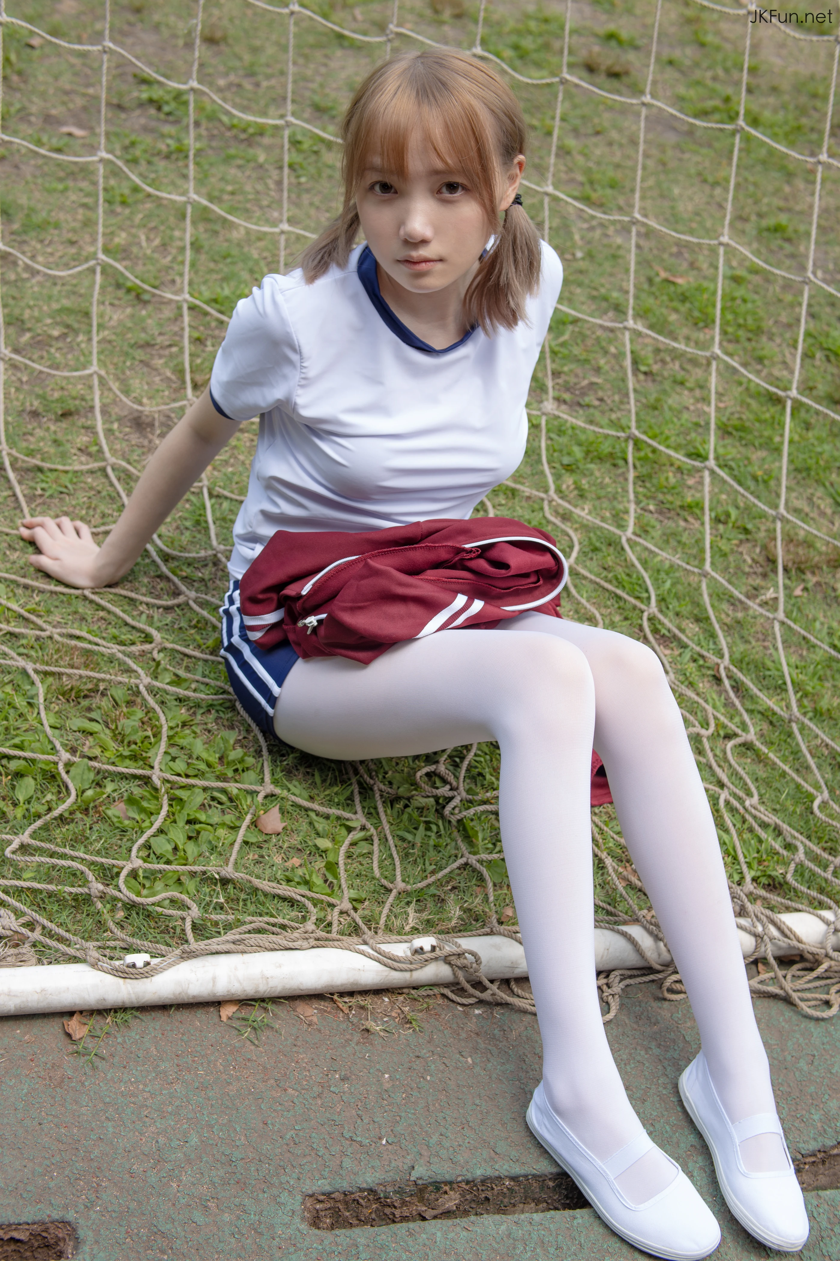 森萝财团 [JKFUN-019] 80D白丝外景体操服 Aika [107P 1V]插图1